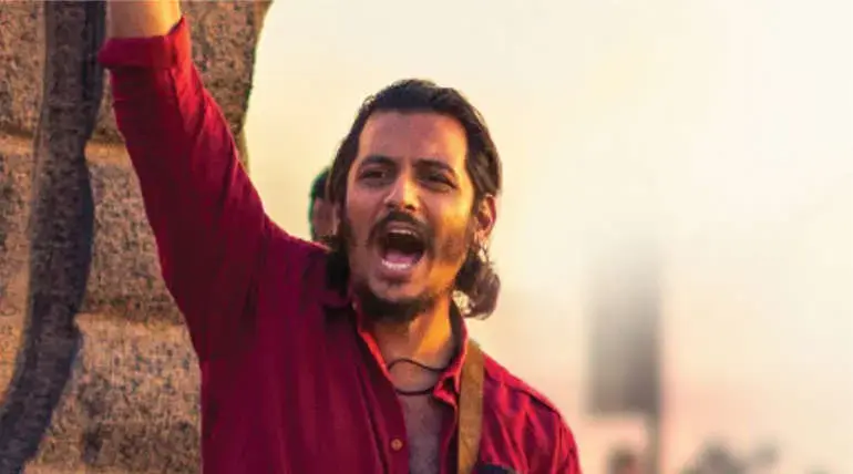 Gypsy Trailer: The Traveller Intruding to Imply the Concern of Unidentified Crew