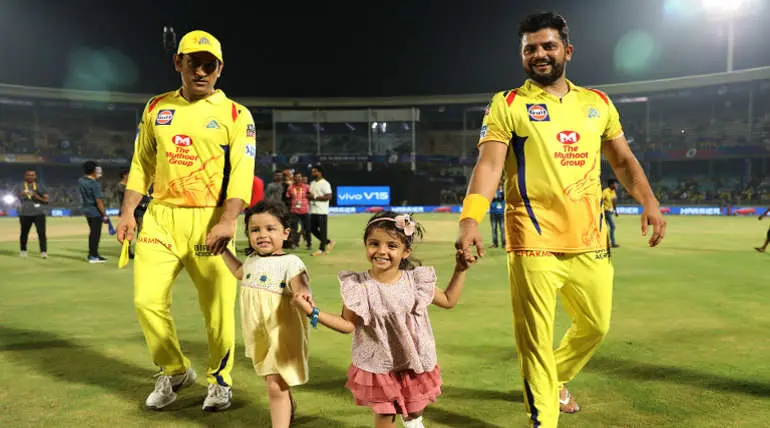 Dhoni Ziva Father Daughter Love in Viswasam Ajith Style: Raina tying Rishabh Pant Shoelaces