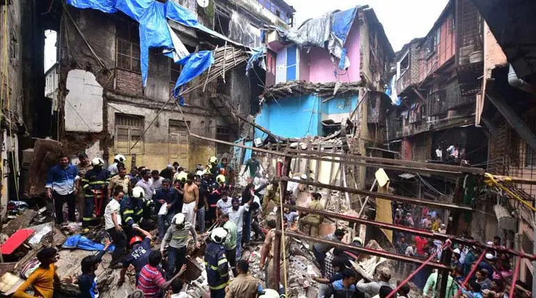 Mumbai Building Collapse Dongri Chaos, Confusion and Crowd Affects Rescue Mission