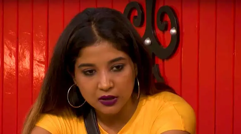 Bigg Boss Tamil: Sakshi Agarwal Making Team in the Space of Vanitha