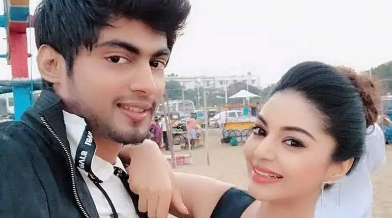 Bigg Boss 3 Tamil Tharshan Girl Friend Sanam Shetty Voiced Out Shedding Tears