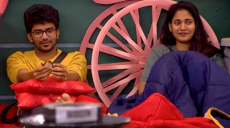 Losliya - Kavin affection seems to cost the camaraderie between the contestants