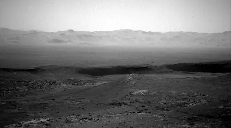 Curiosity Rover posted Gale Crater's Breathtaking Images From Mars