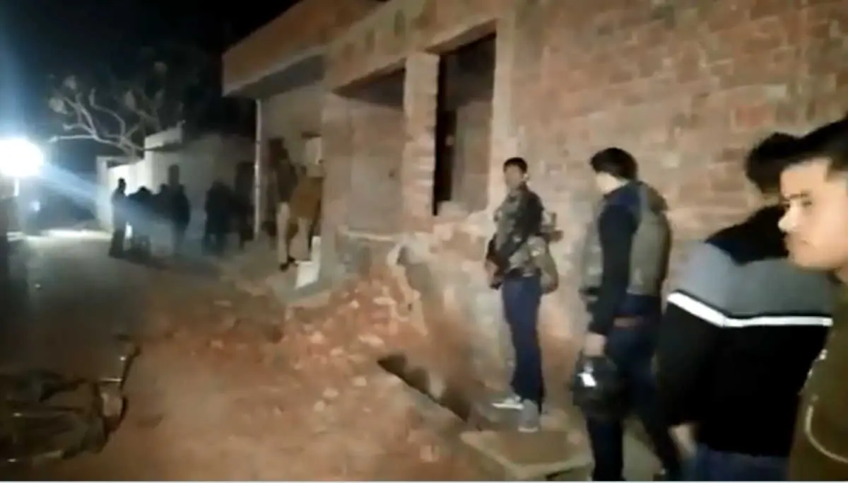 UP Hostage Situation Ends as accused killed by police and his wife Lynched by Locals