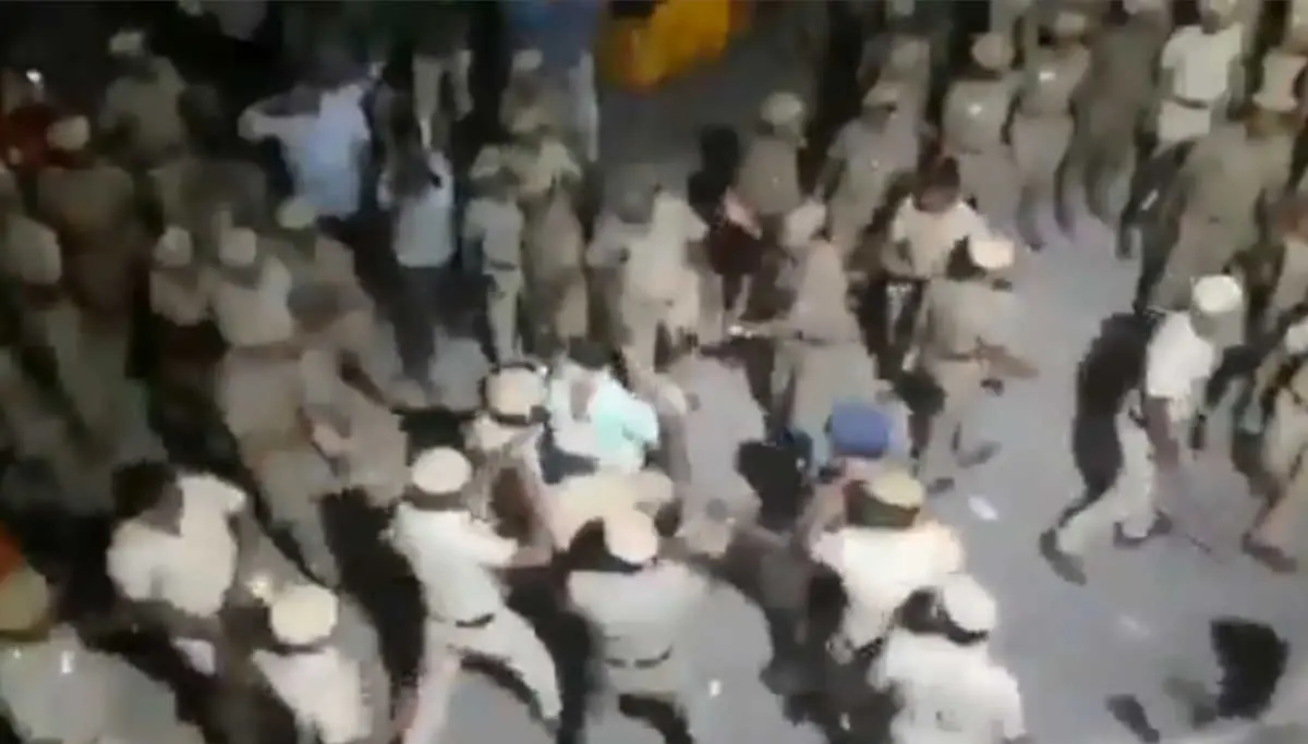 Police Lathi Charged the Anti-CAA Protesters at Chennai
