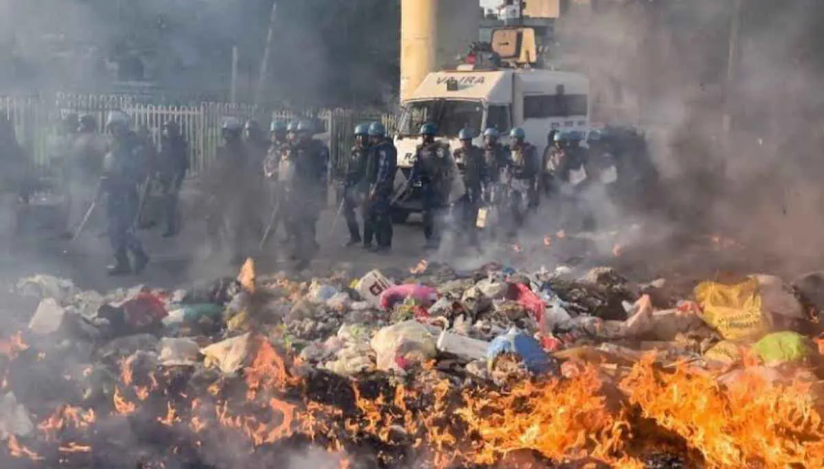 Seventeen Dead, Shops Looted and Many Injured in the Delhi Violence