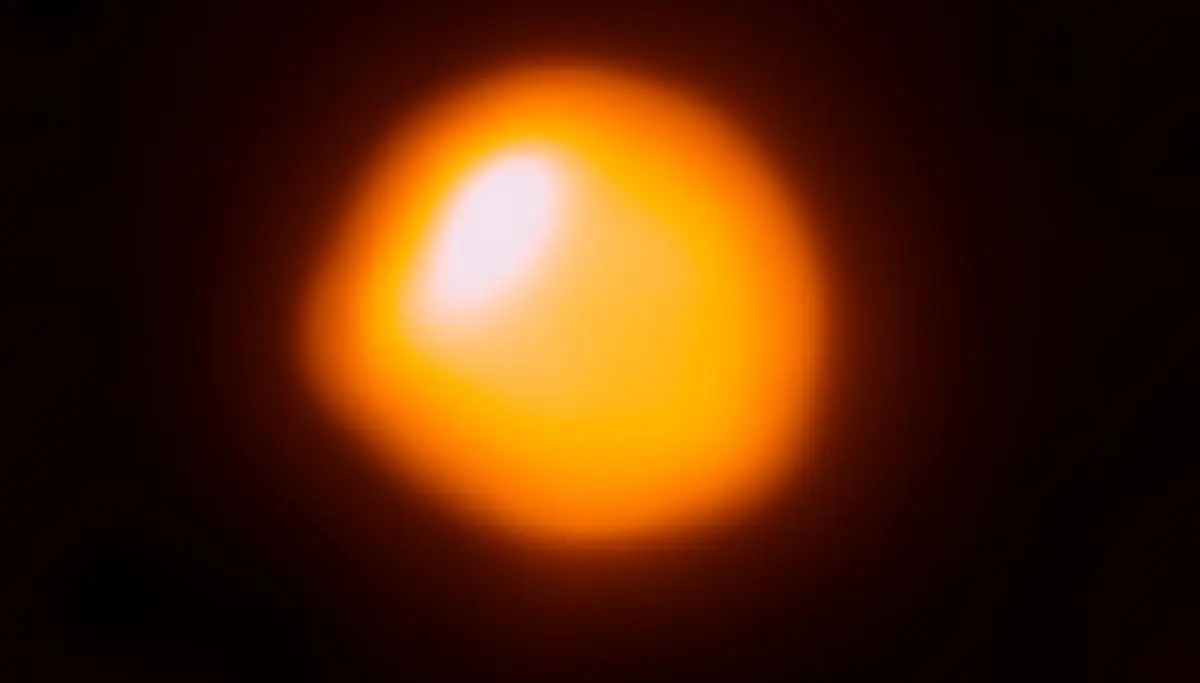 Betelgeuse star is Dimming and Have Chance to Explode