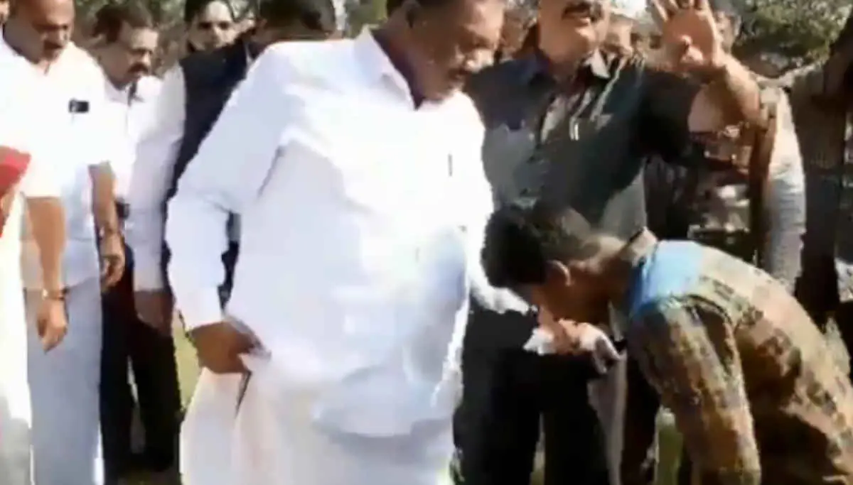 Minister Dindigul Sreenivasan Gets a Tribal Boy to Remove his Slippers