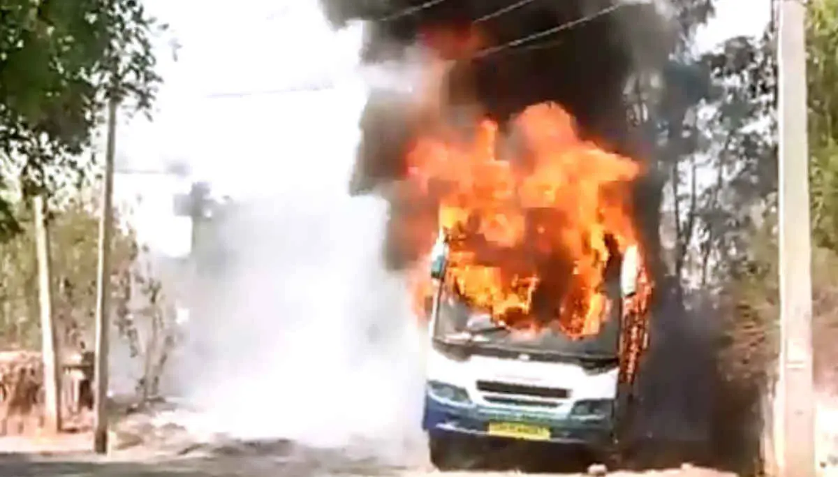 Omnibus Owned by KPN Travels Caught Fire in Salem, Tamil Nadu
