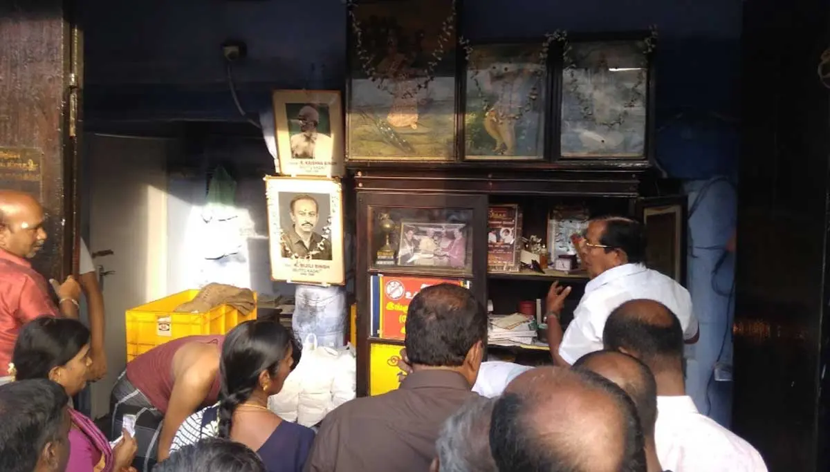Is suicide is better than Corona? Legendary business man Iruttu Kadai Hari Halwa Singh Death