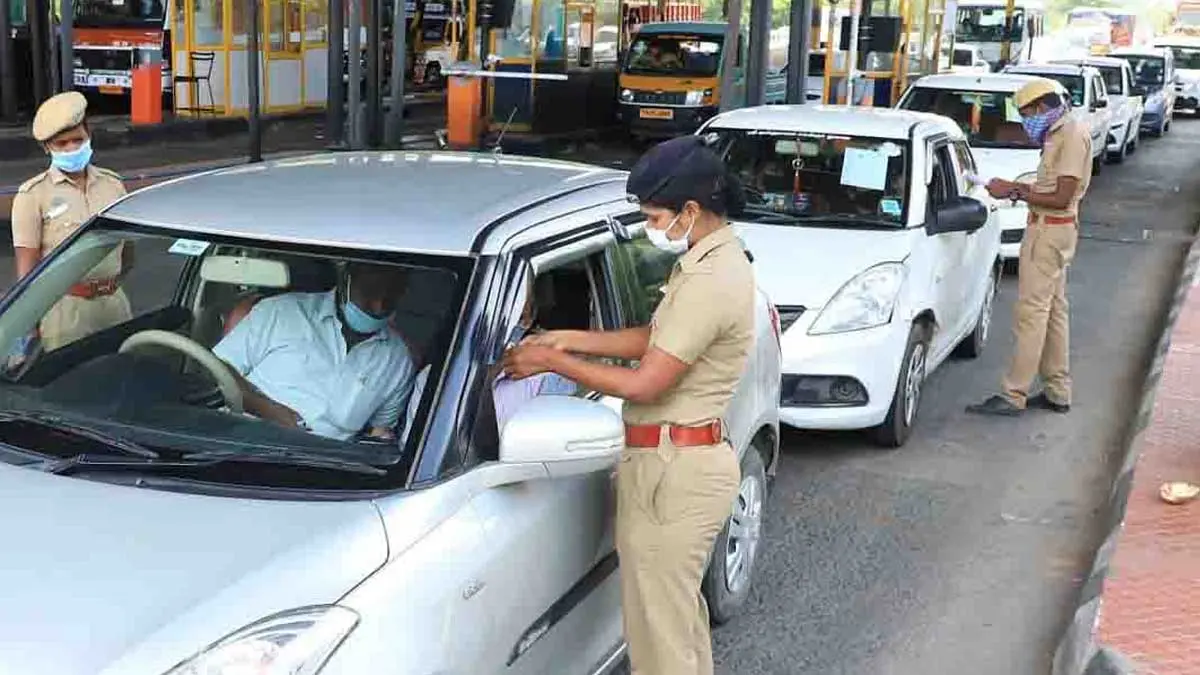 Traffic in Chennai Paranur toll gates due to E-pass Relaxations
