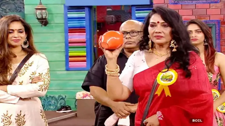 Bigg Boss Tamil season 4 Eliminated Contestant Rekha Uploaded a post with Tears.