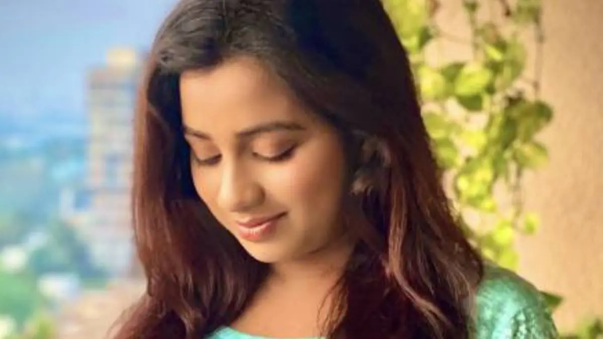 Shreya Ghoshal showering the happiness of pregnancy to her fans