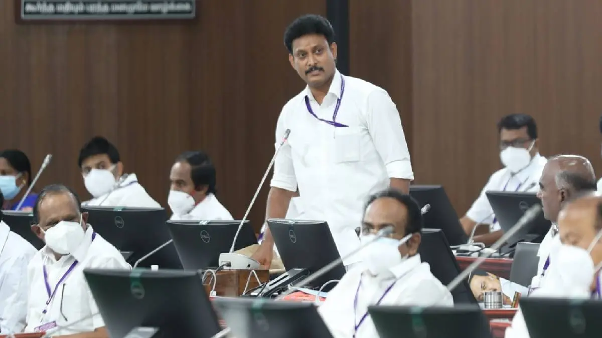 Let the Photo Of Former Chief Minister In School Bag Remain, CM Stalin