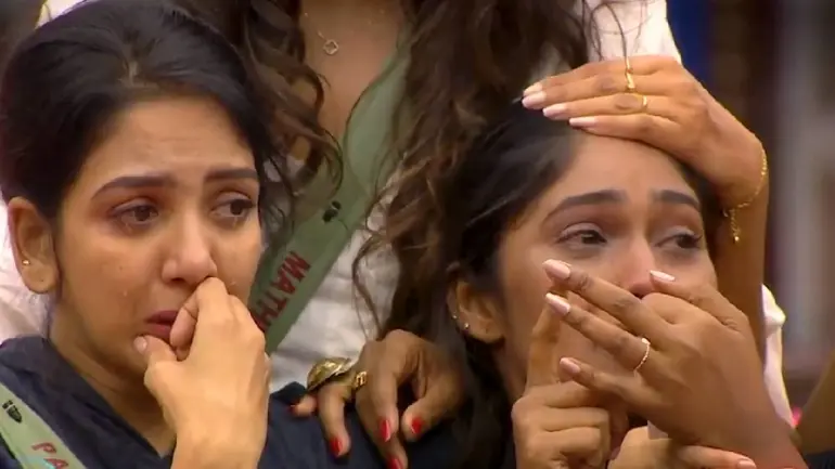 Suruthi Cried For A Reasson But Why Pavni Weeped In Bigg Boss Promo?