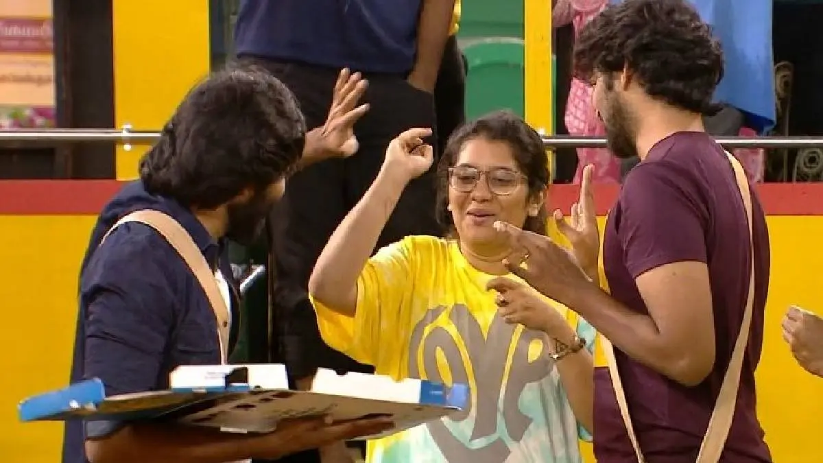 Priyanka Gets Off From The Bus For Veg Pizza In Bigg Boss Tamil 5