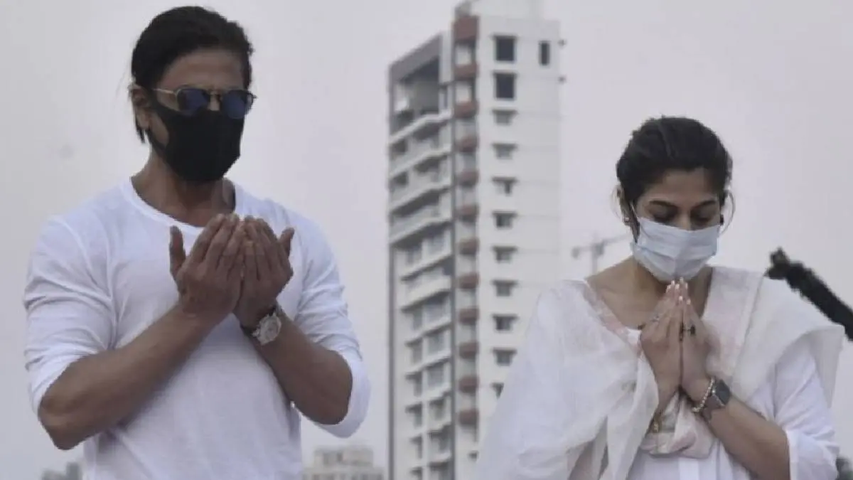 Shah Rukh Khan On Lata Mangeshkar Funeral Issue Under Controversy