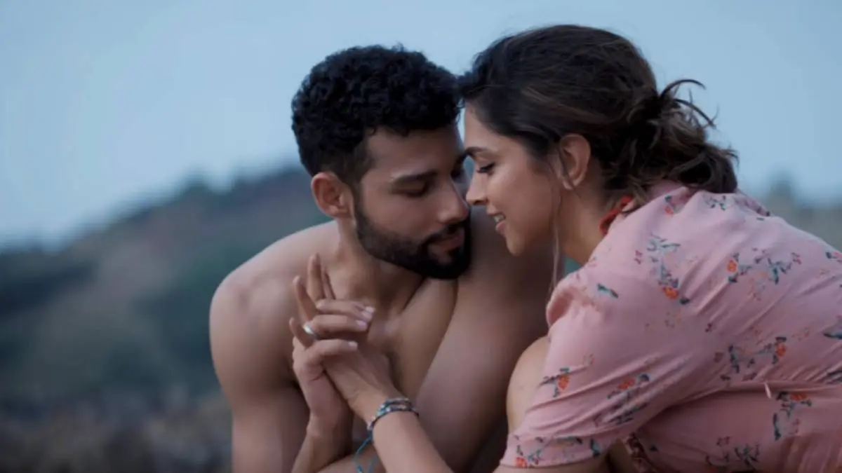 Gehraiyaan Hindi Full Movie Starring Deepika Padukone Review