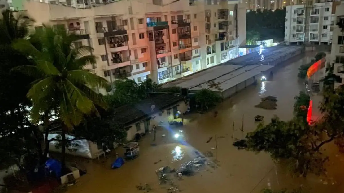 Bangalore Rains: Heavy Flood, Power Cut And Traffic Causes Damages