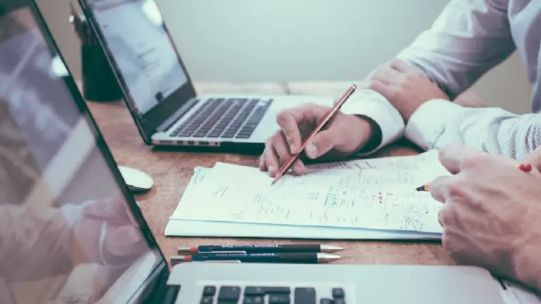 Income Tax Raid In Major Places in Tamilnadu And Karnataka