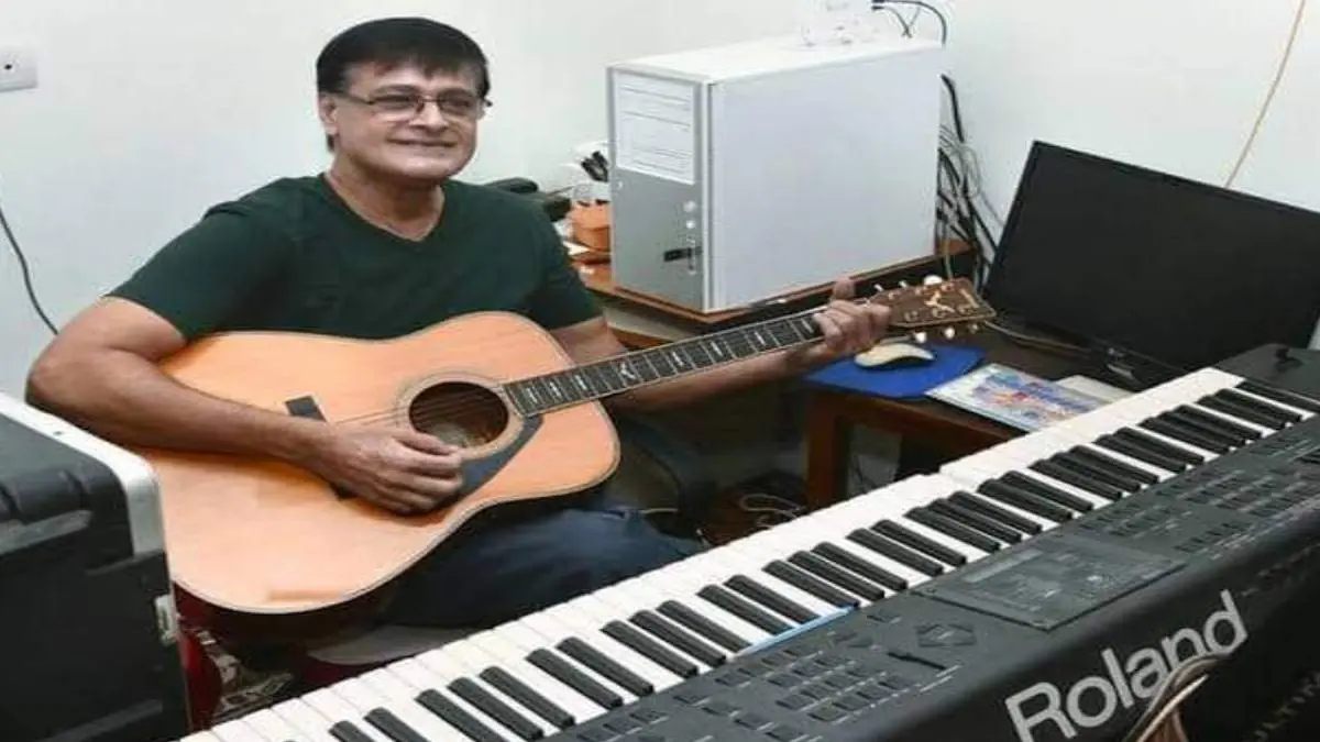 Ilaya Nila Pozhigirathe Song Guitarist Chandrasekar Passed Away