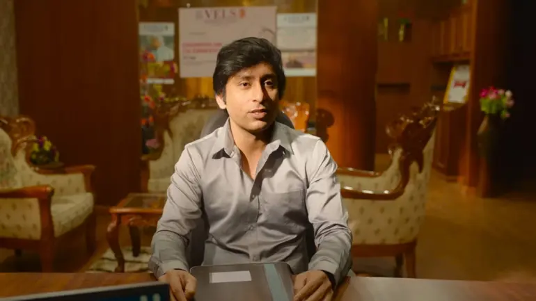 RJ Balaji Singapore Saloon Full Movie With Cameo Arvind Swamy Review