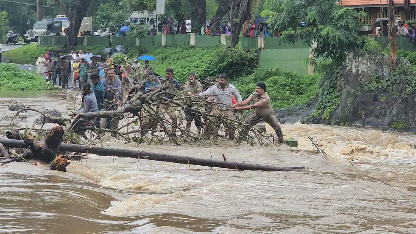 Heavy Rain In Nilgiris Triggers Often Power Cuts and Holidays