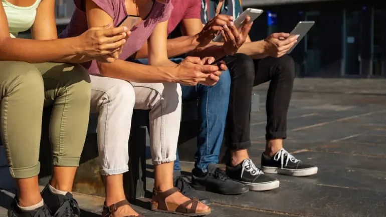 High Mobile Phone Usage Cause Brain Cancer? WHO Research Shocks