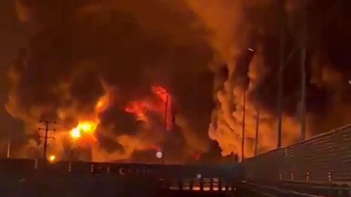 Israeli Airstrikes hit Fuel Depots in Tehran and Karaj, Trigger Massive Fires