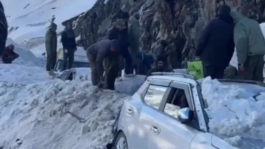 Zojila pass tragedy, 7 were killed, and 5 others were injured