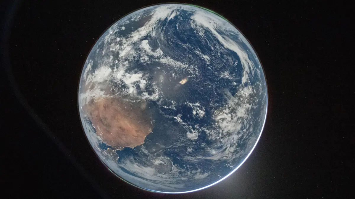Artemis II Astronauts captures image Earth of