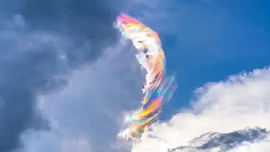 Rainbow Clouds Dazzle Indonesia, Stunning Onlookers and Social Media