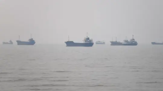 Iranian Missile Strikes Reportedly Hit Ships in Strait of Hormuz as US-Iran Tensions Escalate
