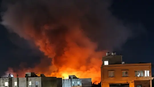 US Launches Fresh Strikes on Iran as Trump Declares Ceasefire 'Over'; Military Targets Hit Across Southern Iran