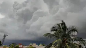 Tamil Nadu Rains: Heavy Rain warning Issued to Four Districts. Photo Courtesy:Twitter/santhoshsx