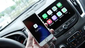 Apple CarPlay and Android Auot Distracts Drivers