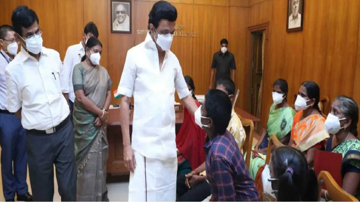 MK Stalin interacting with the children